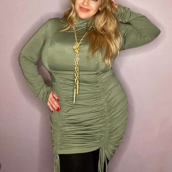 2xl green stretchy dress with rouching - Picture 1 of 2
